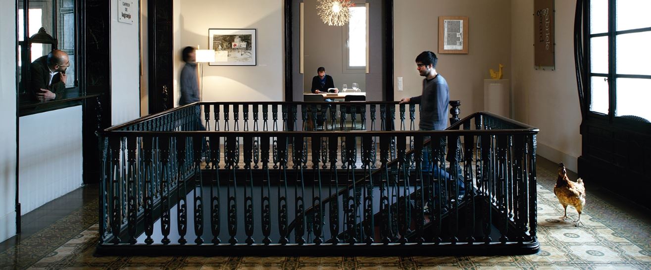 Parte del equipo de Lagranja design en su estudio de Barcelona.