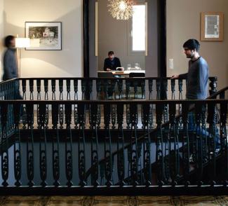Parte del equipo de Lagranja design en su estudio de Barcelona.