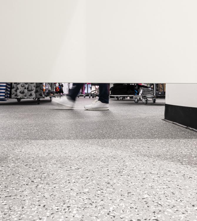 Pavimento de Gerflor para una tienda en Valencia. Fotografía cedida por Gerflor