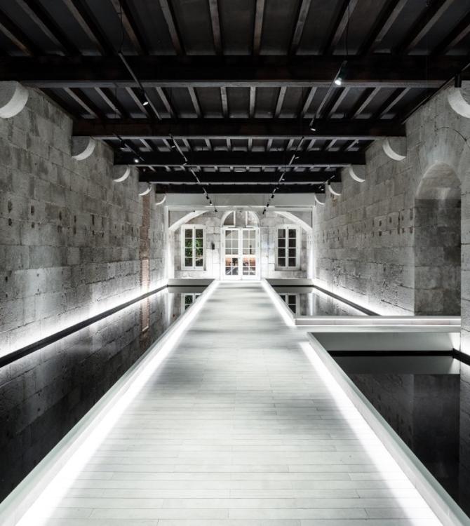 Xapo Bank Headquarters en Gibraltar. Lagranja design. Fotografía de Noumena Photography