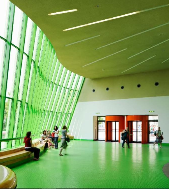 Vestíbulo de la Nueva Galería Estatal de Stuttgart. James Stirling. Fotografía propiedad de Staatsgalerie.