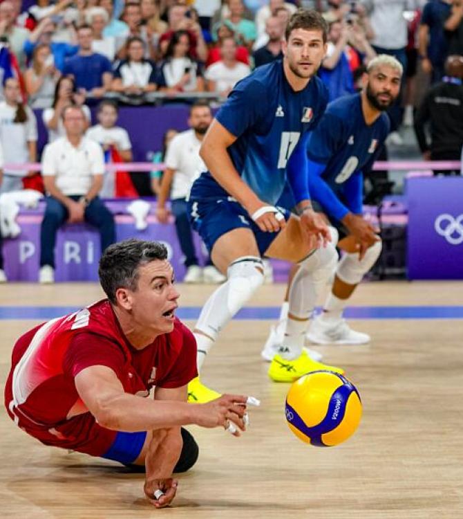 Partido de voleibol entre las selecciones de Francia e Italia durante las Olimpiadas de París 2024. Fotografía cedida por Gerflor.