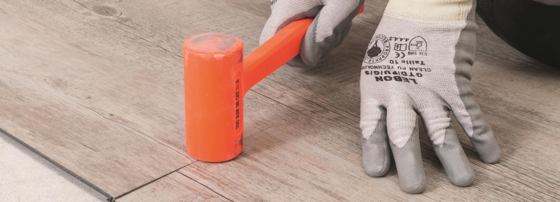 gerflor-installation_creation_clic_with_mallet